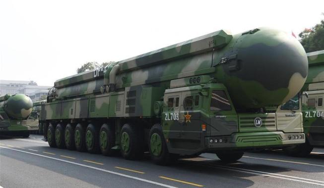 Китай продемонстрировал на параде ракетный комплекс DF-41