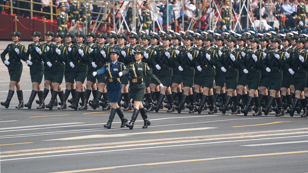 Женщины-генералы приняли участие в военном параде